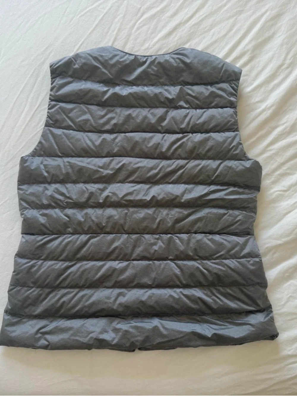 Uniqlo Ultra Light Silver Grey Down Puffer Vest - Picture 4 of 5